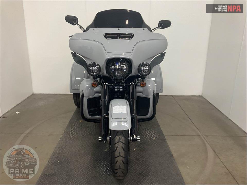 2025 Harley-Davidson FLHTCUTG TRI GLIDE ULTRA CLASSIC — фото 2