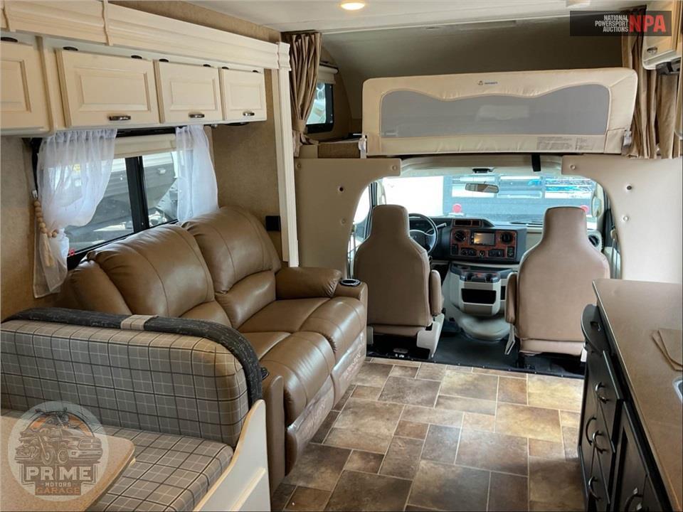2016 Thor Motor Coach M-31L E450-V10 - CHATEAU SERIES — фото 10