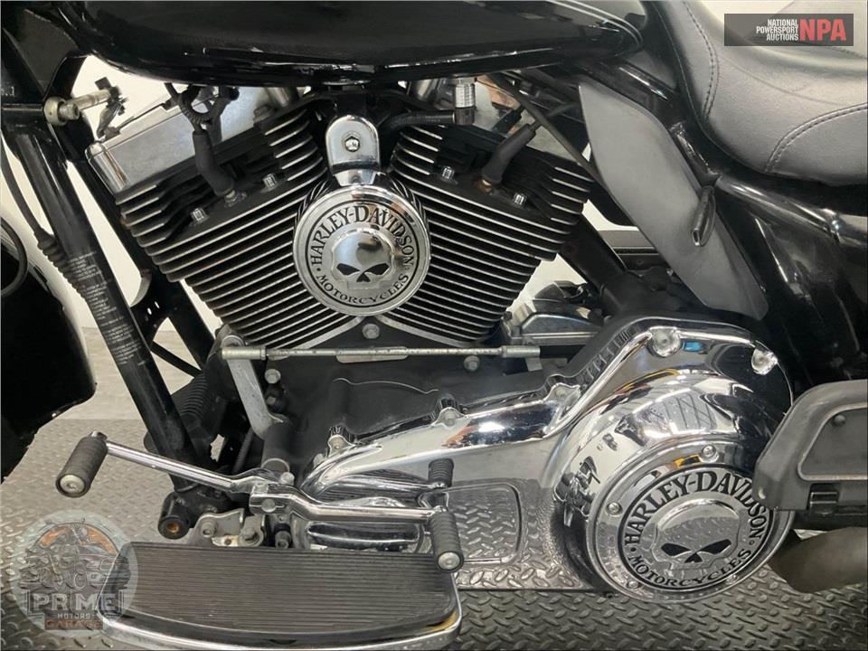 2010 Harley-Davidson FLHRC ROAD KING CLASSIC — фото 7