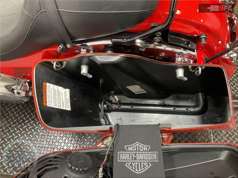 2017 Harley-Davidson FLHXS STREET GLIDE SPECIAL — фото 17