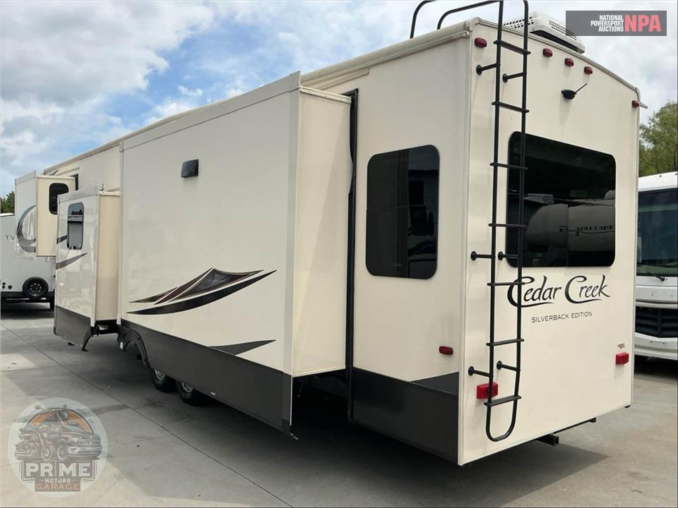 2021 Cedar Creek M-37MBH - SILVERBACK FIFTH WHEEL SERIES — фото 3