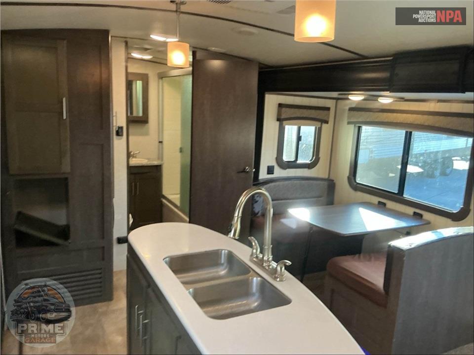 2017 Crossroads Rv M-26 SI - SUNSET TRAIL GRAND RESERVE SERIES — фото 8