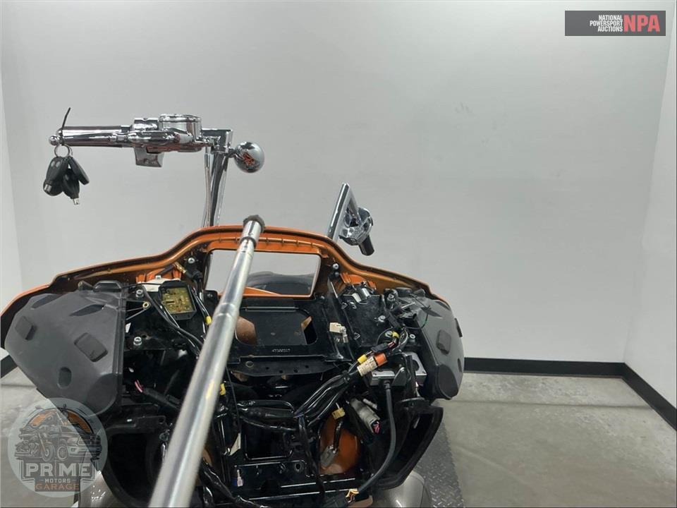 2015 Harley-Davidson FLTRUSE CVO ROAD GLIDE ULTRA — фото 16