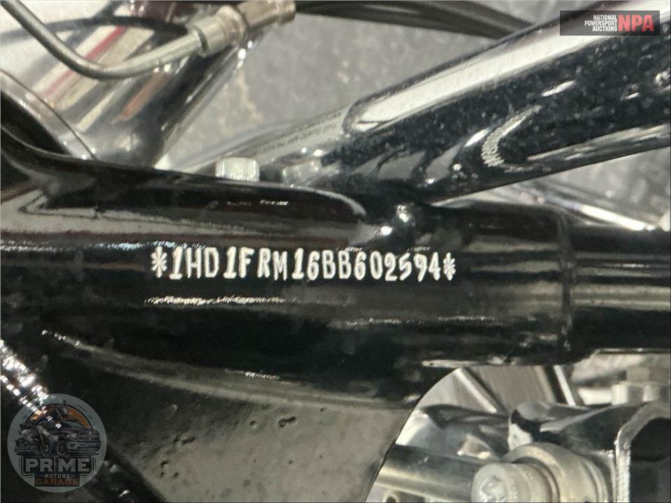 2011 Harley-Davidson FLHRC ROAD KING CLSC — фото 30
