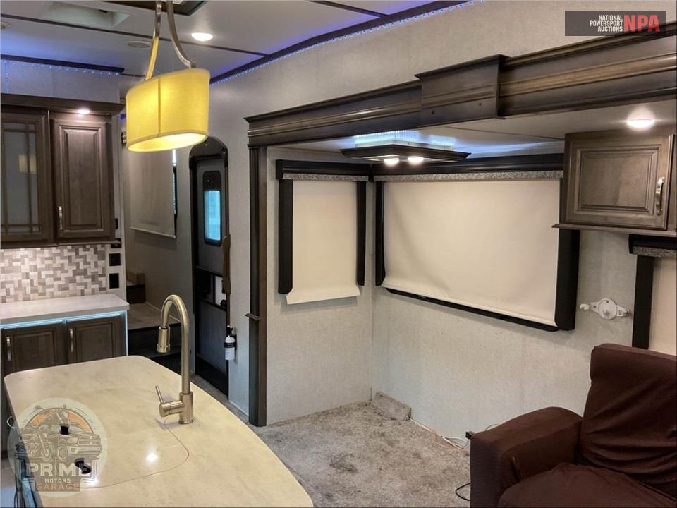 2019 Keystone Rv M-3811 MS - MONTANA 20TH ANNIVERSARY FIFTH WHEEL SERIES — фото 8