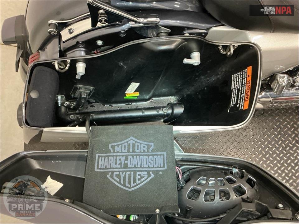 2019 Harley-Davidson FLHXSE CVO STREET GLIDE — фото 22