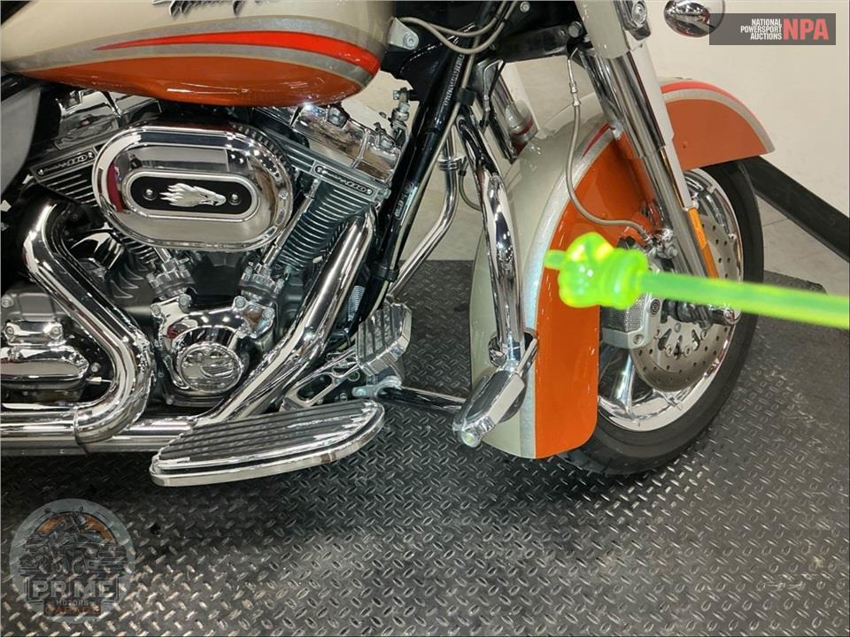 2009 Harley-Davidson FLHTCUSE4 — фото 18