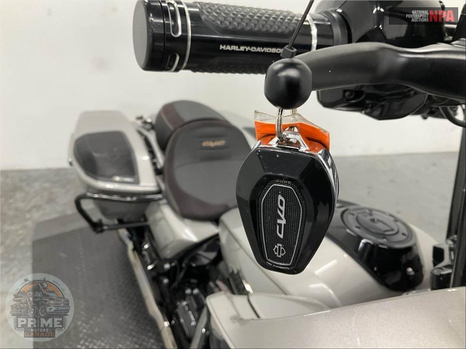 2023 Harley-Davidson FLTRXSE CVO ROAD GLIDE — фото 10