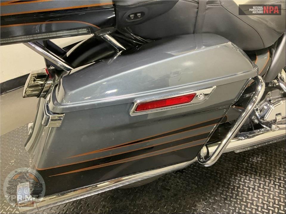 2016 Harley-Davidson FLTRUSE CVO ROAD GLIDE ULTRA — фото 20
