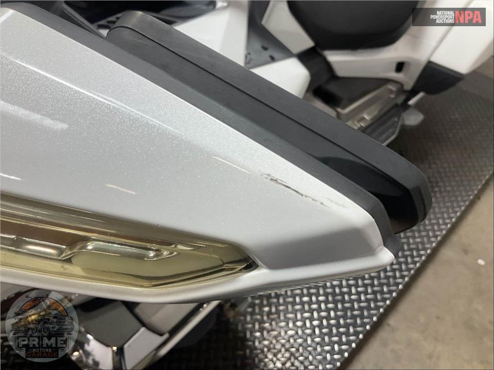 2018 Honda GL1800D GOLDWING TOUR DCT (WHITE) — фото 26