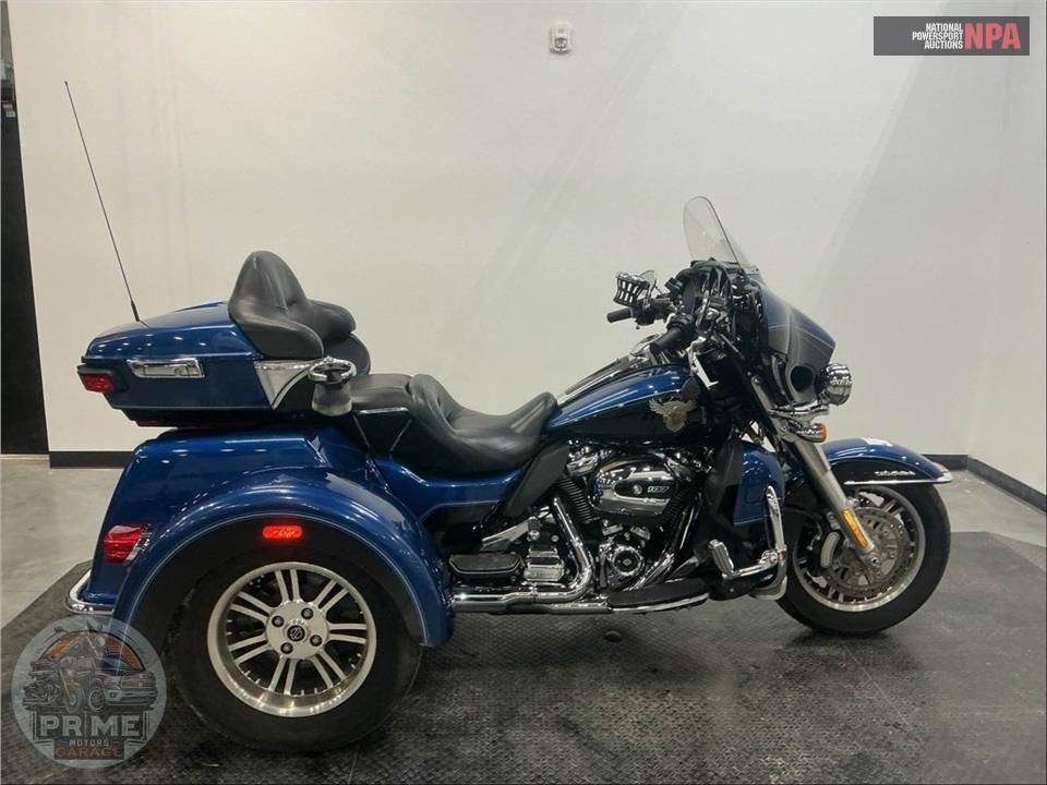 2018 Harley-Davidson FLHTCUTG TRI GLIDE ULTRA ANNIVERSARY — фото 1