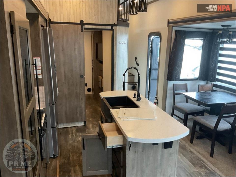 2021 Sabre By Forest River M-36BHQ - FIFTH WHEEL SERIES — фото 5