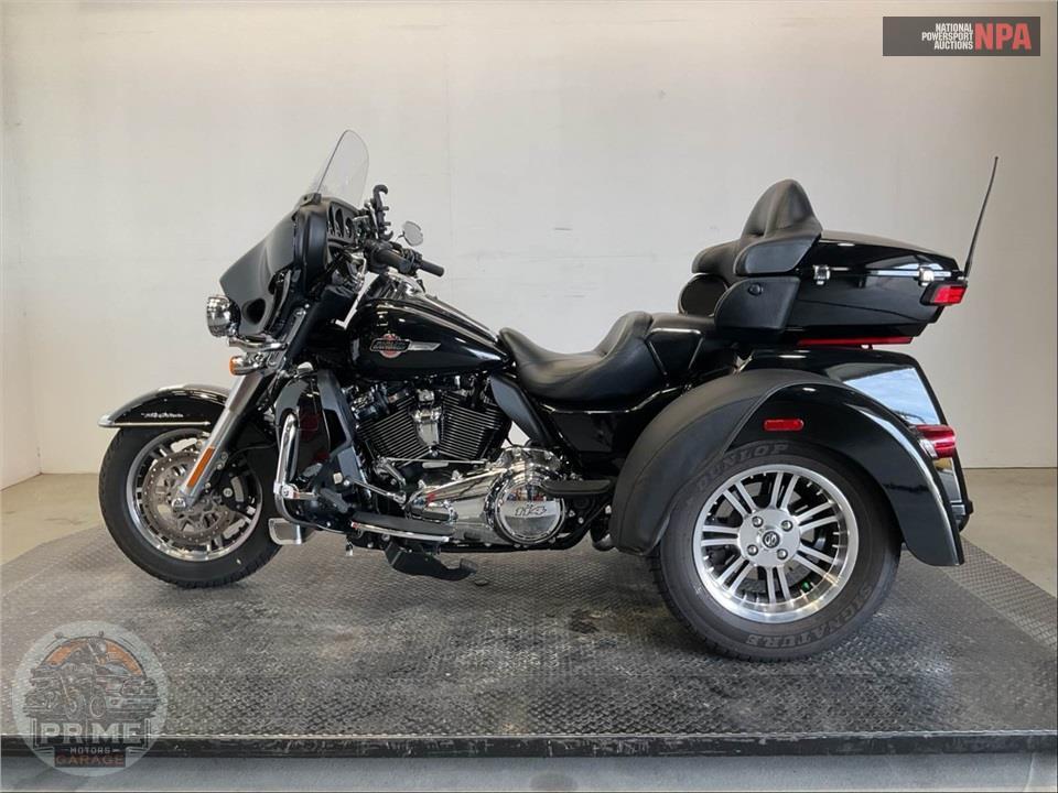 2023 Harley-Davidson FLHTCUTG TRI GLIDE ULTRA CLASSIC — фото 3