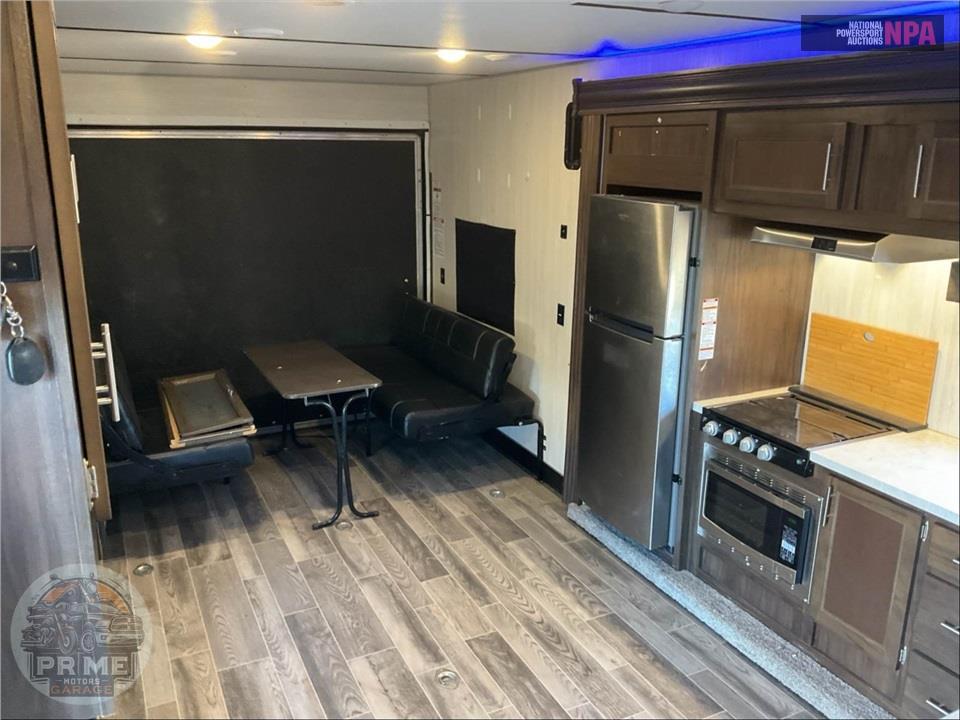 2019 Cherokee By Forest River M-23GOLD15 WOLF PACK TOY HAULER SERIES — фото 6