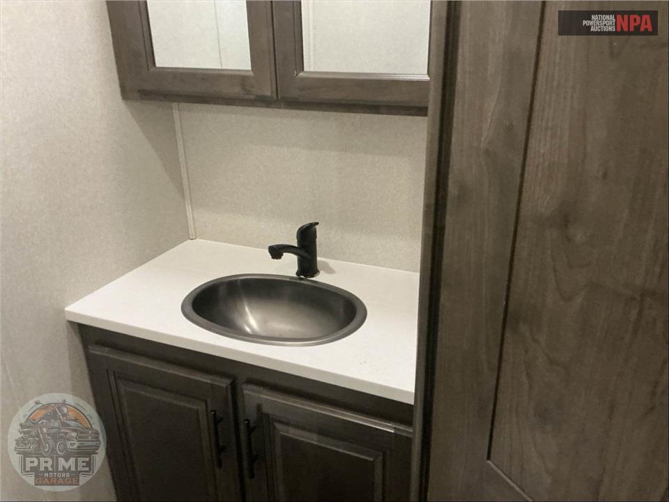 2020 Cardinal By Forest River M-370FLX - LUXURY FIFTH WHEEL SERIES — фото 14