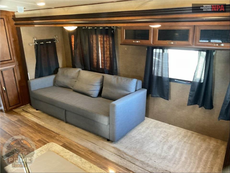 2017 Vibe By Forest River M-322QBS Extreme Lite Series — фото 6