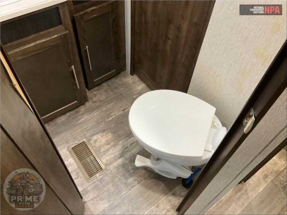 2019 Crossroads Rv M-32 FB - VOLANTE SERIES — фото 19