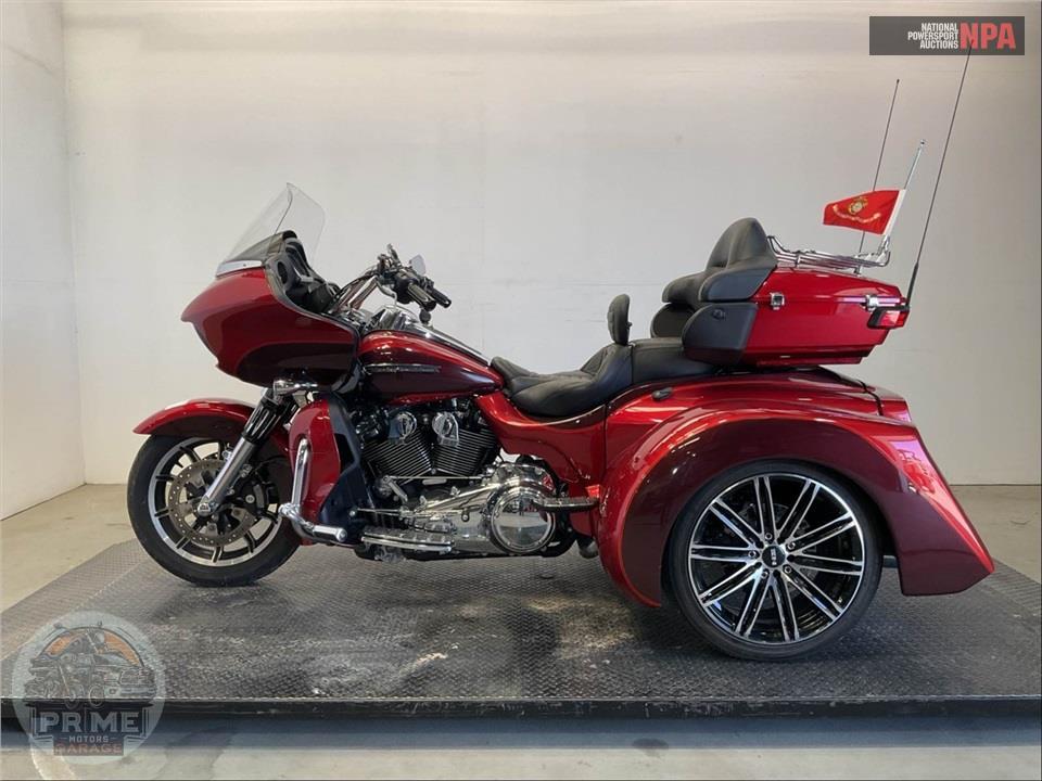 2018 Harley-Davidson FLTRU ROAD GLIDE ULTRA — фото 3