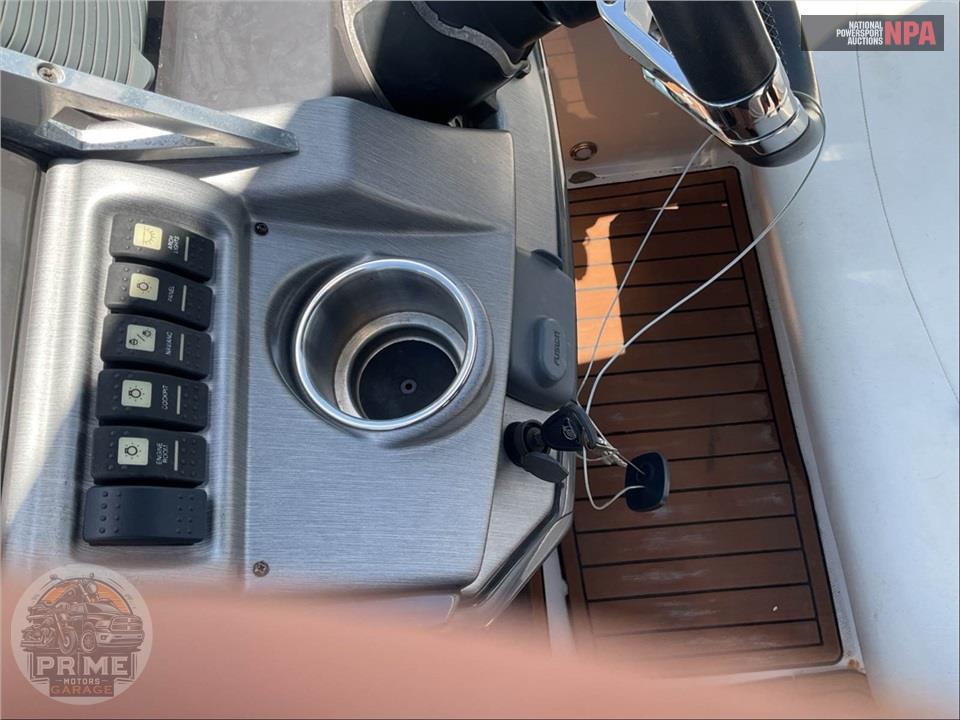 2014 Monterey Boat 260 SPORT YACHT L=28/E=1 300 HP MERC IB — фото 27