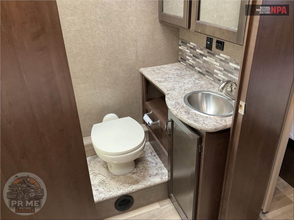 2019 Thor Motor Coach M-28Z E450-V10 - FOUR WINDS SERIES — фото 21