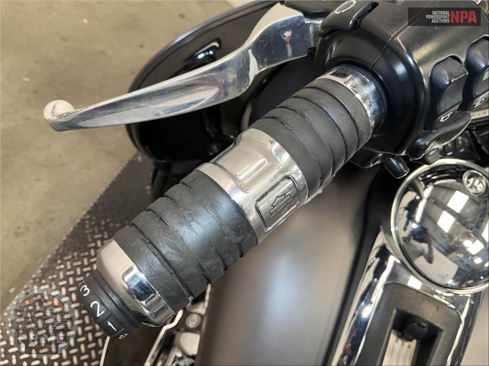 2017 Harley-Davidson FLHTKL ULTRA LIMITED LOW — фото 26