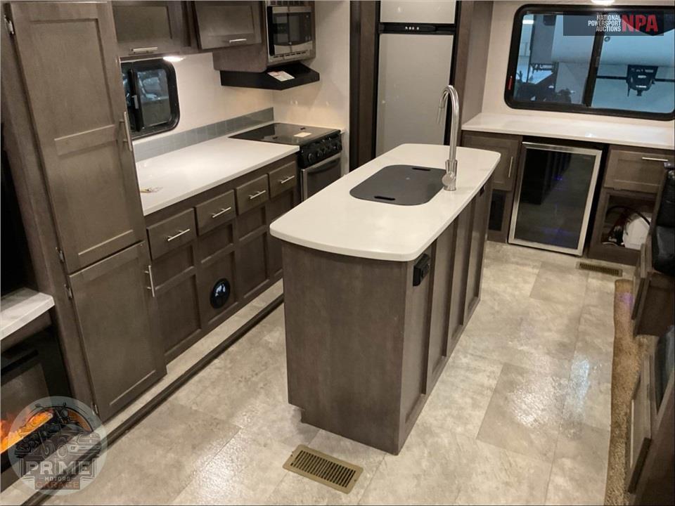2018 Crossroads Rv M-33 CK - SUNSET TRAIL GRAND RESERVE SERIES — фото 7