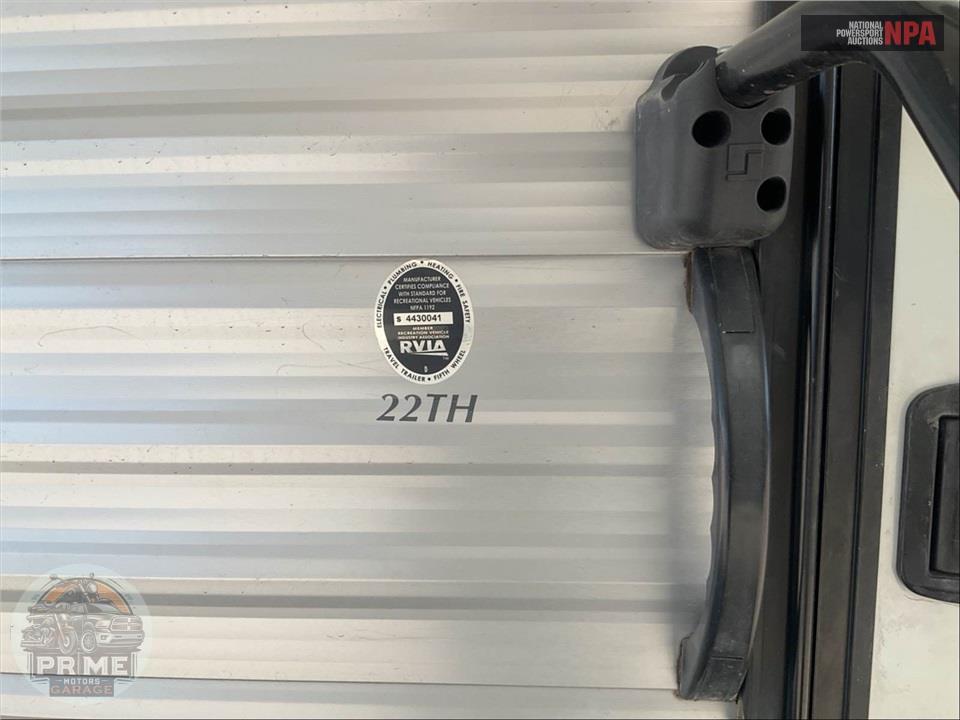 2017 Coachmen By Forest River M-22 TH - CATALINA TRAIL BLAZER TOY HAULER SERIES — фото 5