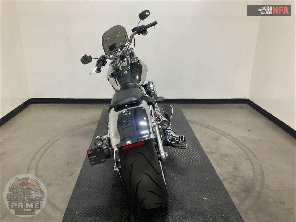 2025 Harley-Davidson FLSTFI SOFTAIL FAT BOY GRAY GHOST — фото 4