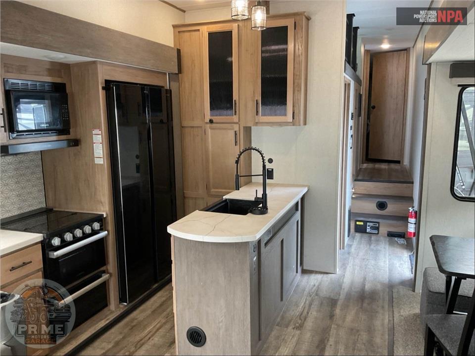 2024 Cherokee By Forest River M-3660SUITE - ARCTIC WOLF FIFTH WHEEL SERIES — фото 9