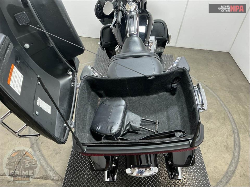 2017 Harley-Davidson FLHTK ULTRA LIMITED — фото 25
