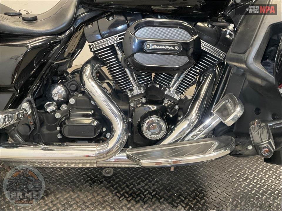 2015 Harley-Davidson FLHXSE CVO STREET GLIDE SPECIAL — фото 6