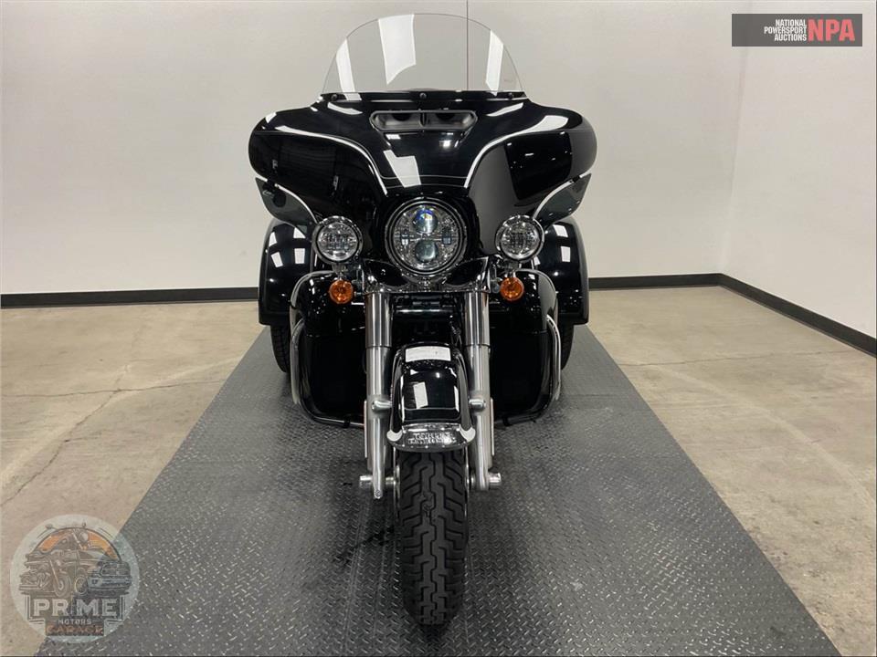 2023 Harley-Davidson FLHTCUTG TRI GLIDE ULTRA CLASSIC — фото 2