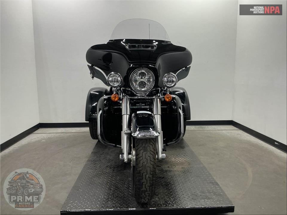 2024 Harley-Davidson FLHTCUTG TRI GLIDE ULTRA CLASSIC — фото 2