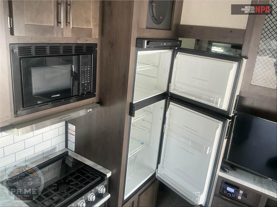 2022 Grand Design Recreational Vehicles M-21G - MOMENTUM G-CLASS TOY HAULER SERIES — фото 15