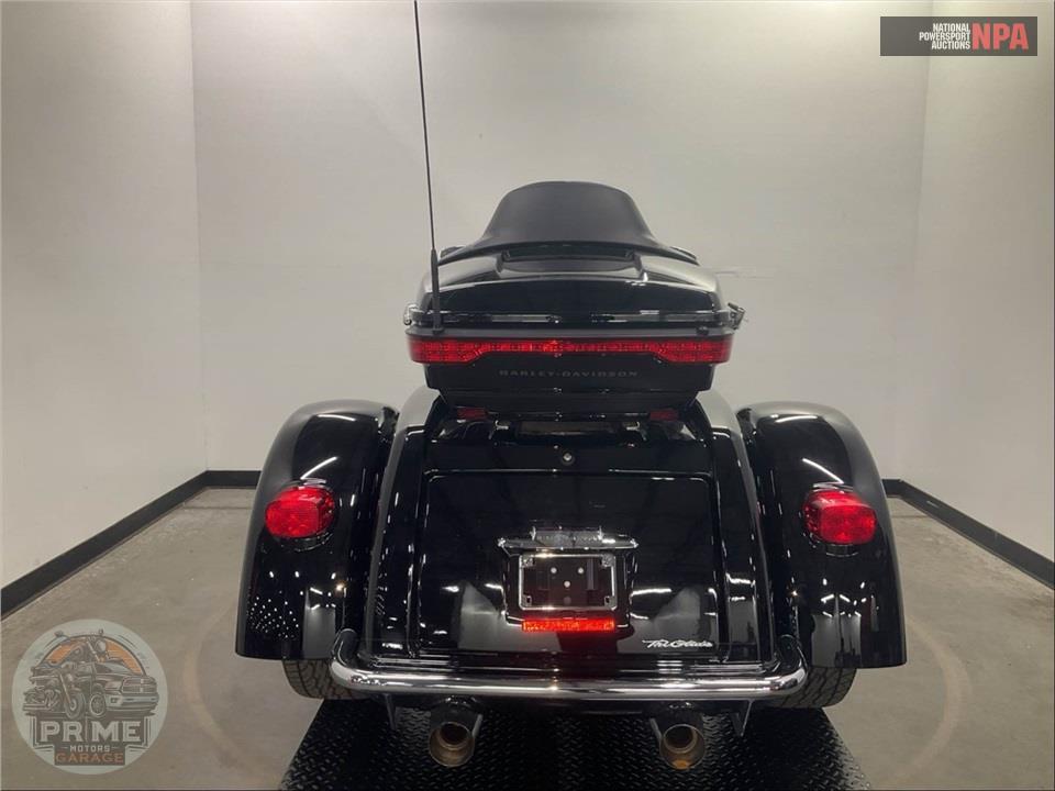 2021 Harley-Davidson FLHTCUTG TRI GLIDE ULTRA CLASSIC — фото 4