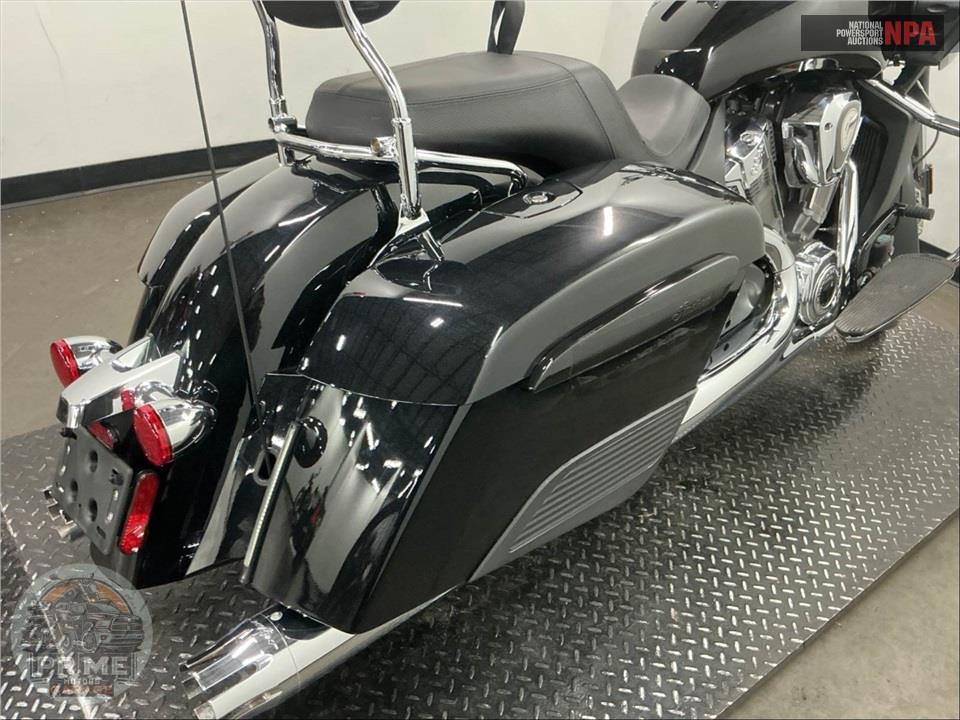 2020 Indian Motorcycle CHALLENGER LIMITED (BLACK) — фото 21