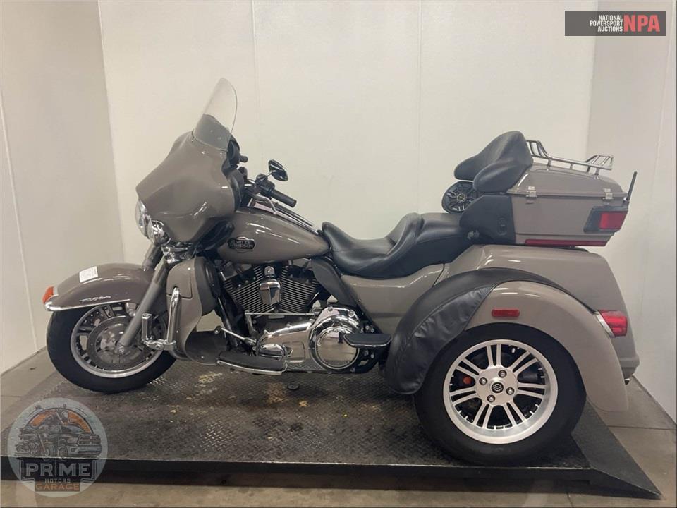 2013 Harley-Davidson FLHTCUTG TRIGLIDE UL CLSC — фото 3