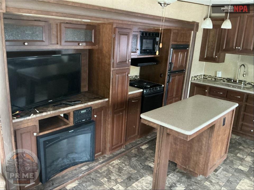 2015 Coachmen By Forest River M-360 IBL - CHAPARRAL FIFTH WHEEL SERIES — фото 9