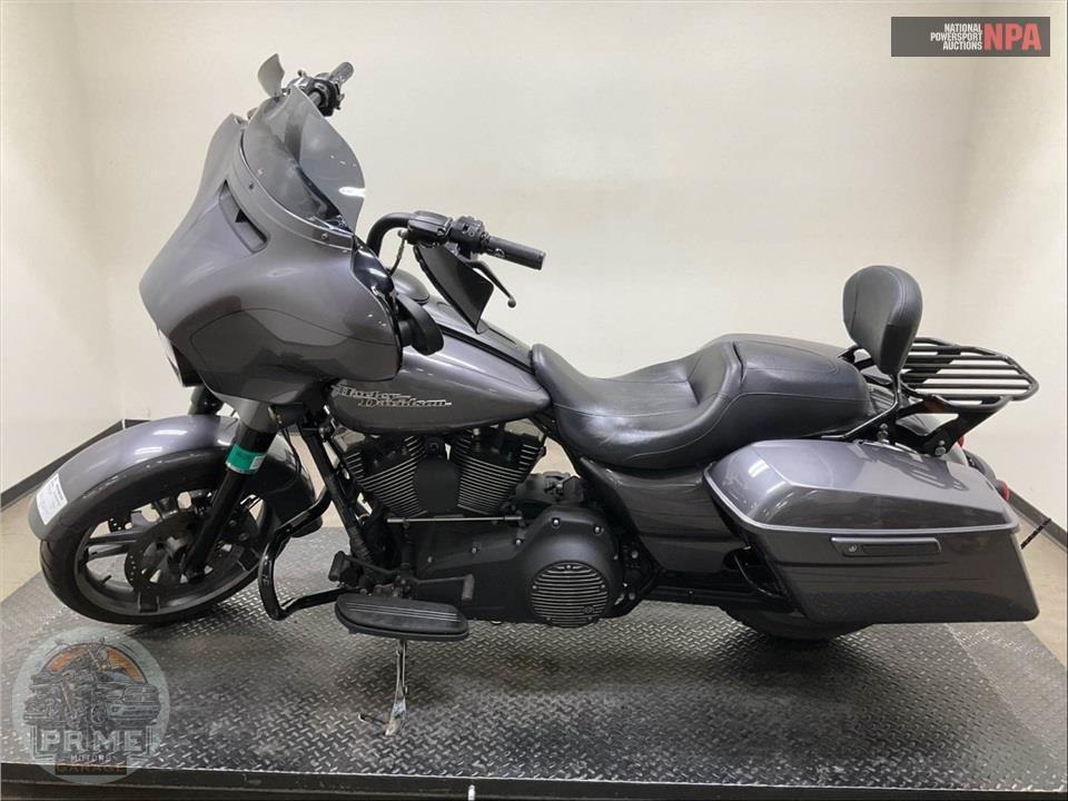 2014 Harley-Davidson FLHXS STREET GLIDE — фото 3