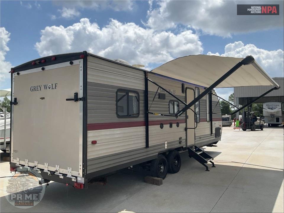 2018 Cherokee By Forest River M-22RR - GREY WOLF TOY HAULER SERIES — фото 3