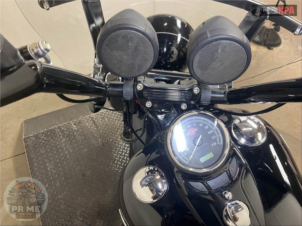2017 Harley-Davidson FLSS SOFTAIL SLIM S — фото 22