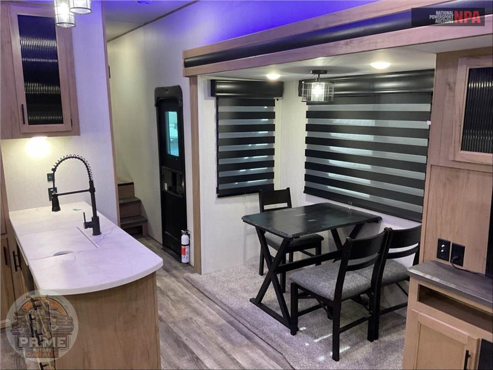 2023 Cherokee By Forest River M-3660SUITE - ARCTIC WOLF FIFTH WHEEL SERIES — фото 8