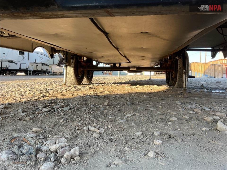 2017 Crossroads Rv M-322 RL - CRUISER FIFTH WHEEL SERIES — фото 40
