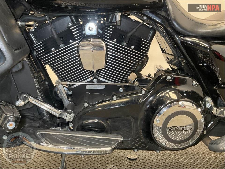 2015 Harley-Davidson FLHXSE CVO STREET GLIDE SPECIAL — фото 7