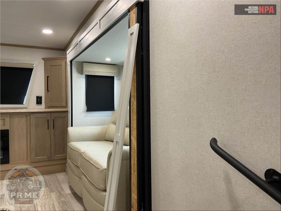 2025 Sandpiper By Forest River M-3990FL - FIFTH WHEEL SERIES — фото 19