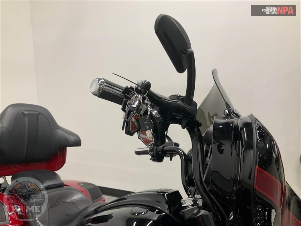 2017 Harley-Davidson FLHXSE CVO STREET GLIDE — фото 13