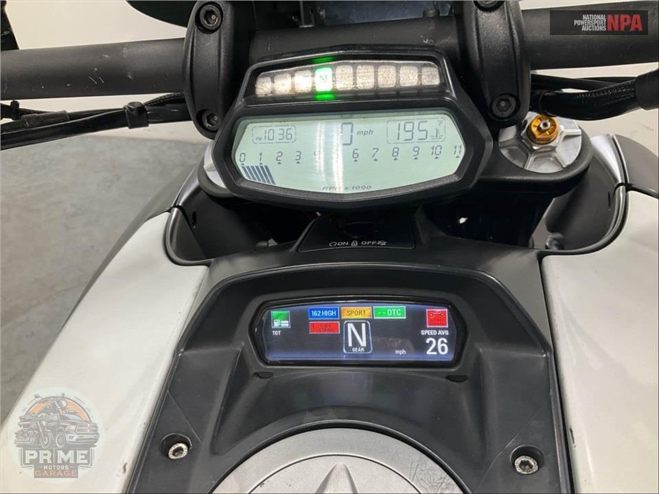 2015 Ducati DIAVEL CARBON WHITE — фото 5
