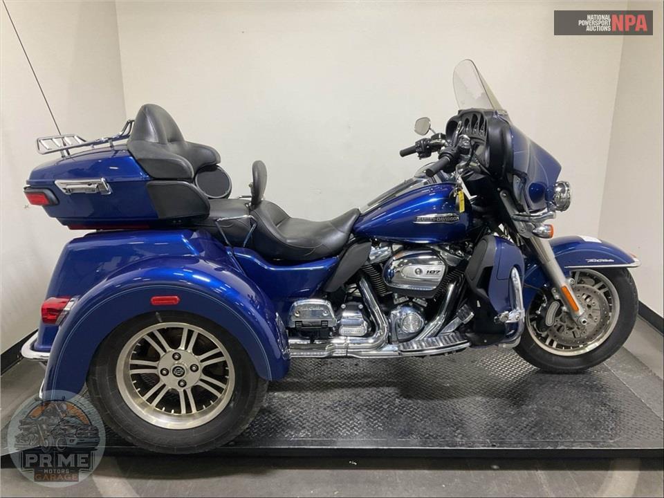 2017 Harley-Davidson FLHTCUTG TRIGLIDE ULTRA CLASSIC — фото 1