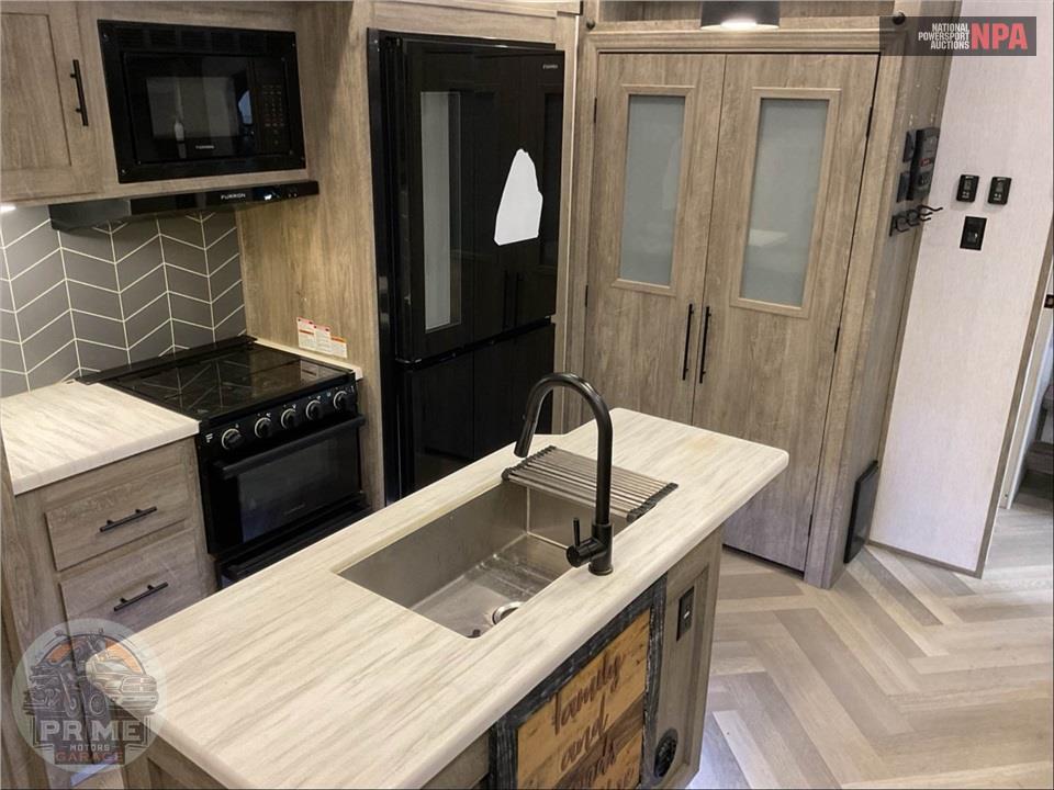 2022 Wildwood By Forest River M-369BL - HERITAGE GLEN FIFTH WHEEL SERIES — фото 8