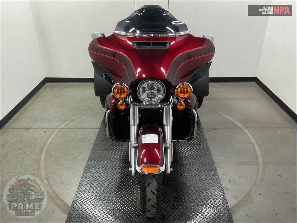 2017 Harley-Davidson FLHTCUTG TRIGLIDE ULTRA CLASSIC — фото 2